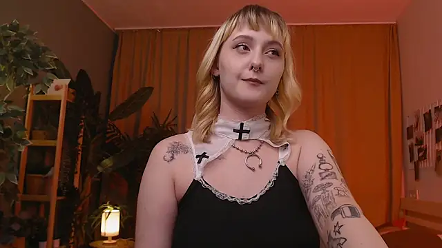 Snapshot of Emma_Thomps chatting on May 11, 2026, 2:45 pm Emma Thomps online show from May 11, 2026, 2:45 pm