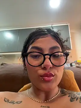 Snapshot of brizzmotion chatting on June 6, 2026, 7:08 pm brizzmotion online show from June 6, 2026, 7:08 pm