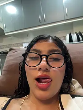 Snapshot of brizzmotion chatting on June 3, 2026, 8:35 pm brizzmotion online show from June 3, 2026, 8:35 pm