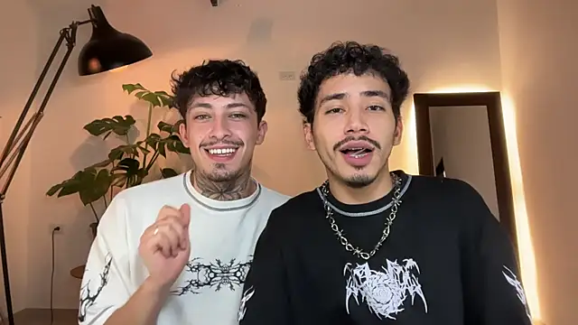Snapshot of Noah_and_Steven chatting on June 5, 2026, 4:28 am Noah and Steven online show from June 5, 2026, 4:28 am