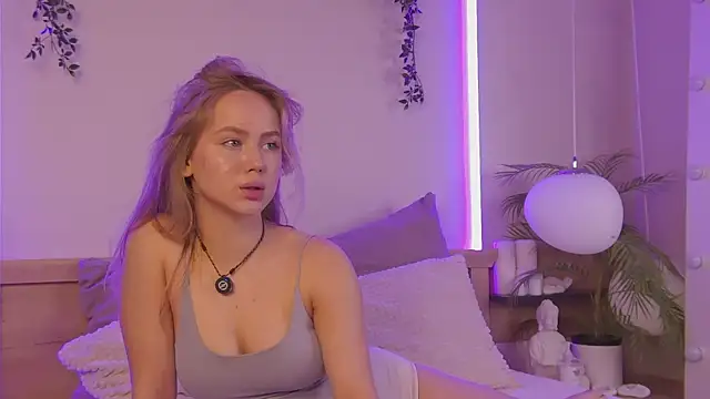 Snapshot of Emi_Sterling chatting on May 29, 2026, 12:00 pm Emi Sterling online show from May 29, 2026, 12:00 pm