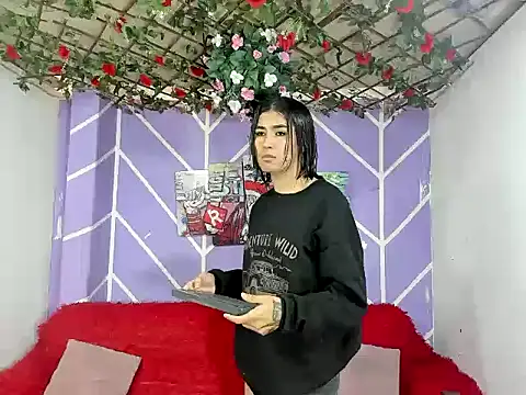 Snapshot of DAHNE_HOT_ chatting on July 3, 2026, 1:17 pm DAHNE HOT online show from July 3, 2026, 1:17 pm