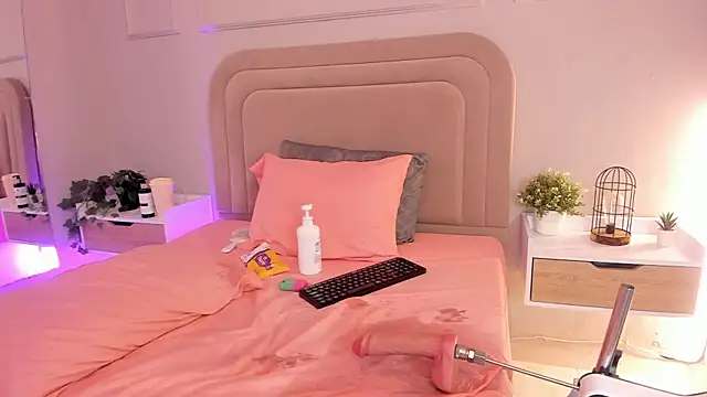 Rachelladams online show from April 21, 2026, 2:51 am