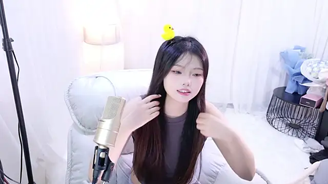 ChuYI-007 online show from April 27, 2026, 8:45 am