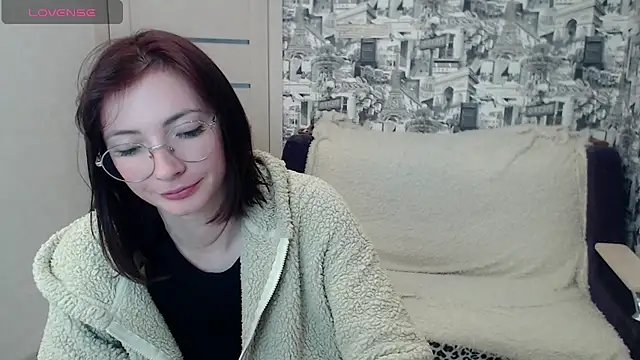 Sweet Berry   online show from May 12, 2026, 4:42 am