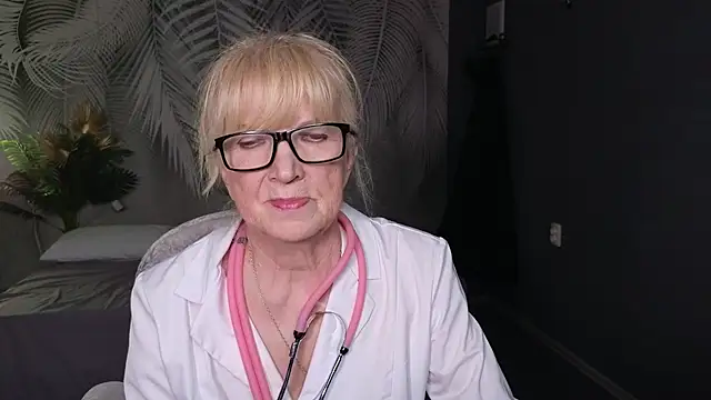 Snapshot of Dr_Mireille chatting on May 16, 2026, 10:36 am Dr Mireille online show from May 16, 2026, 10:36 am