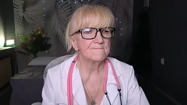 Snapshot of Dr_Mireille chatting on May 16, 2026, 7:40 am Dr Mireille online show from May 16, 2026, 7:40 am