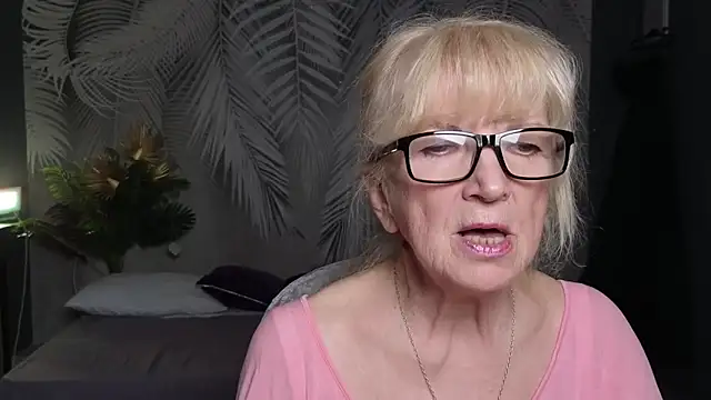 Snapshot of Dr_Mireille chatting on June 1, 2026, 1:44 pm Dr Mireille online show from June 1, 2026, 1:44 pm