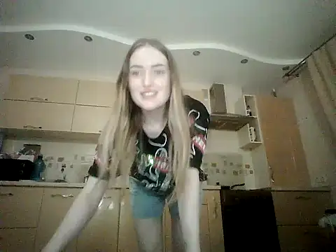 Snapshot of Lisanta chatting on August 4, 2026, 7:40 pm Lisanta online show from August 4, 2026, 7:40 pm