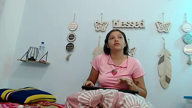 Snapshot of maidycute18 chatting on April 22, 2026, 7:42 pm maidycute18 online show from April 22, 2026, 7:42 pm