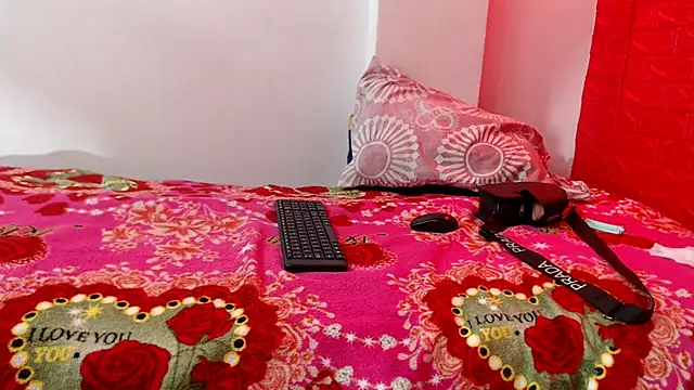 Snapshot of maidycute18 chatting on May 14, 2026, 7:44 pm maidycute18 online show from May 14, 2026, 7:44 pm