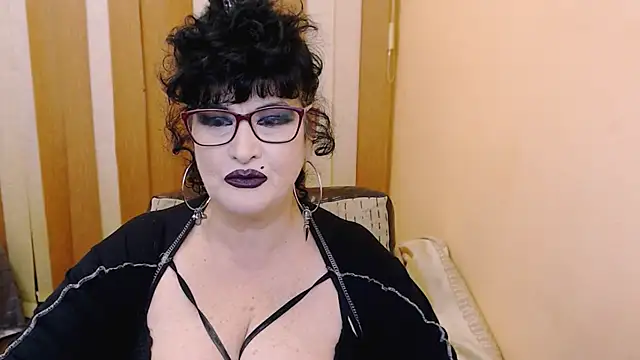 Snapshot of QuuenOfSin chatting on January 31, 2025, 10:31 pm QuuenOfSin online show from January 31, 2025, 10:31 pm