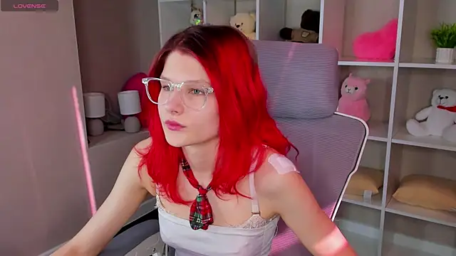 Snapshot of Bonnie_Hernandez chatting on May 2, 2026, 9:36 am Bonnie Hernandez online show from May 2, 2026, 9:36 am