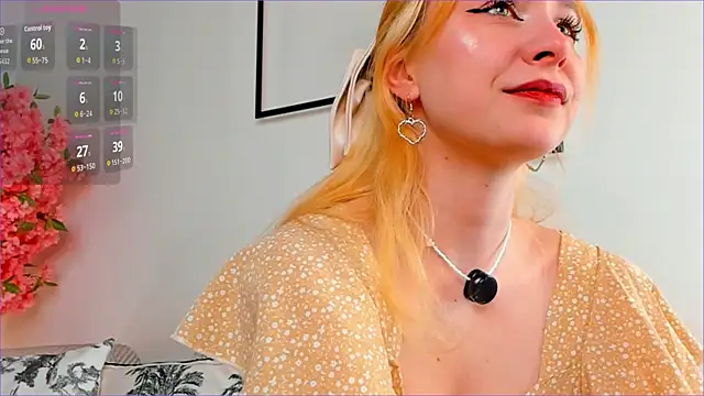 Snapshot of TwinkleFox chatting on May 5, 2026, 1:52 am TwinkleFox online show from May 5, 2026, 1:52 am