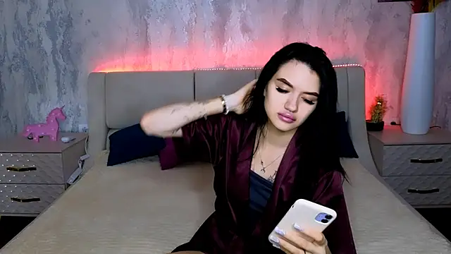 Holly Beck online show from May 13, 2026, 12:39 am