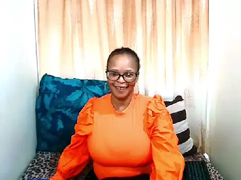 Snapshot of Ebony_Bloom69 chatting on June 1, 2026, 5:29 am Ebony Bloom69 online show from June 1, 2026, 5:29 am