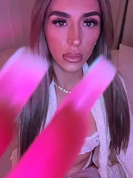 Hisnaughtylilthing online show from April 29, 2026, 6:47 pm