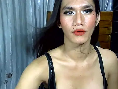 Snapshot of Queen_Haliyah chatting on July 4, 2026, 1:37 pm Queen Haliyah online show from July 4, 2026, 1:37 pm