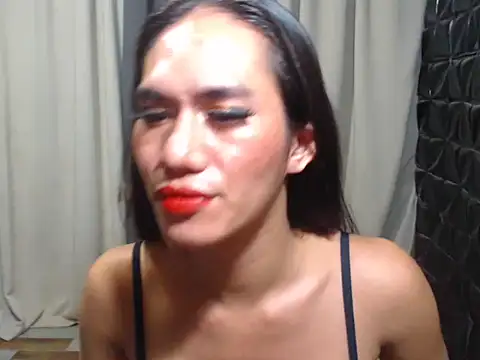 Snapshot of Queen_Haliyah chatting on June 15, 2026, 12:38 pm Queen Haliyah online show from June 15, 2026, 12:38 pm