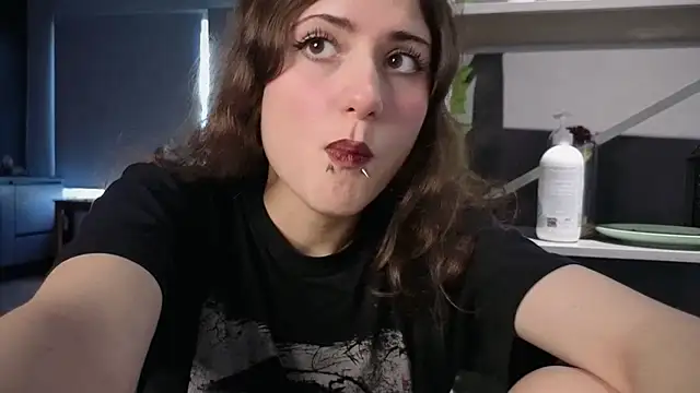 lovergirl4me online show from July 7, 2026, 11:58 am