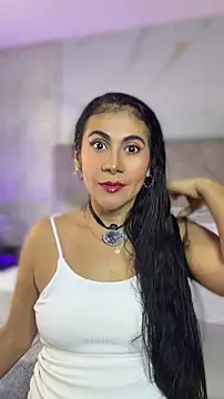 Snapshot of Laia_Hills chatting on June 2, 2026, 2:39 pm Laia Hills online show from June 2, 2026, 2:39 pm