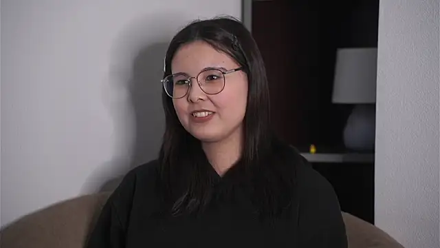 FlorentinaPinson online show from April 22, 2026, 2:24 pm