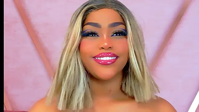 Snapshot of TiannahGlow chatting on May 9, 2026, 2:09 pm TiannahGlow online show from May 9, 2026, 2:09 pm