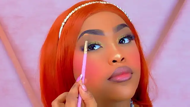 Snapshot of TiannahGlow chatting on May 7, 2026, 1:14 pm TiannahGlow online show from May 7, 2026, 1:14 pm
