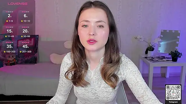 Snapshot of LinnLove chatting on April 24, 2026, 7:10 am LinnLove online show from April 24, 2026, 7:10 am