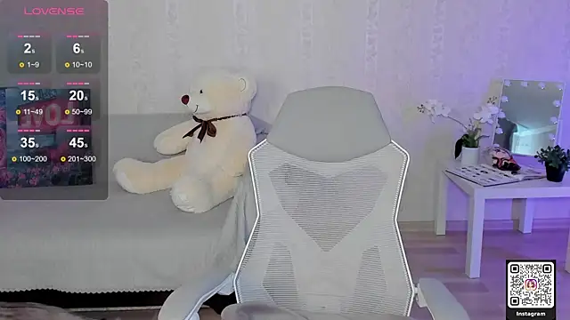 Snapshot of LinnLove chatting on May 6, 2026, 6:39 am LinnLove online show from May 6, 2026, 6:39 am