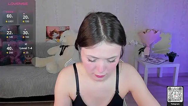 Snapshot of LinnLove chatting on June 6, 2026, 7:02 am LinnLove online show from June 6, 2026, 7:02 am