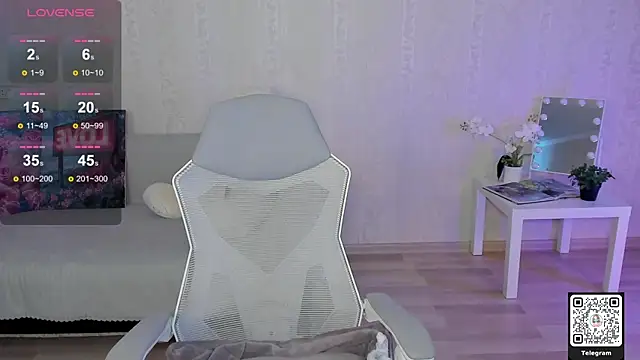 Snapshot of LinnLove chatting on May 9, 2026, 7:01 am LinnLove online show from May 9, 2026, 7:01 am