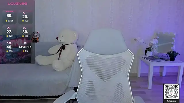Snapshot of LinnLove chatting on May 10, 2026, 7:01 am LinnLove online show from May 10, 2026, 7:01 am