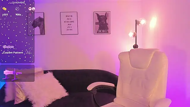 LizzyPonce  online show from April 24, 2026, 6:37 am