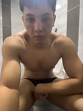 Snapshot of Maxx_valiant chatting on June 27, 2026, 2:17 am Maxx valiant online show from June 27, 2026, 2:17 am