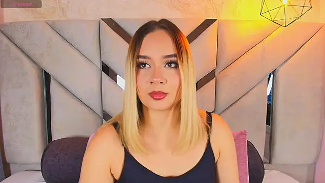 Snapshot of Sofia_pamela_ chatting on June 6, 2026, 6:35 pm Sofia pamela online show from June 6, 2026, 6:35 pm