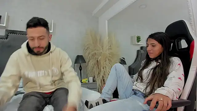 StevenAndLaura online show from April 27, 2026, 3:59 am