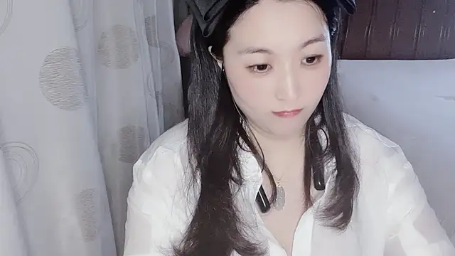 Snapshot of D-Misslu chatting on June 6, 2026, 3:39 pm D-Misslu online show from June 6, 2026, 3:39 pm