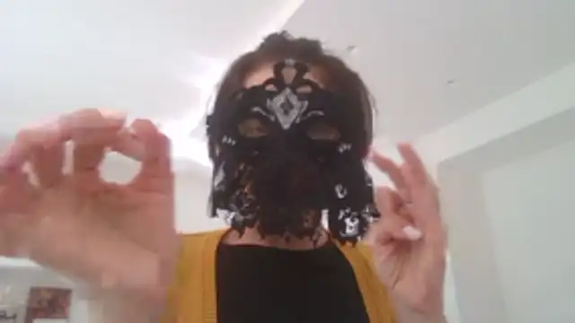 Snapshot of HelenTiAscolta chatting on May 25, 2026, 3:11 pm HelenTiAscolta online show from May 25, 2026, 3:11 pm