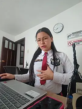 Snapshot of Queen_linda1 chatting on May 28, 2026, 12:44 pm Queen linda1 online show from May 28, 2026, 12:44 pm