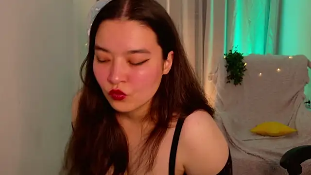 MomoRins online show from July 25, 2026, 10:16 pm