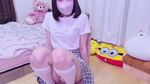 hiyo0001 online show from May 4, 2026, 12:52 pm