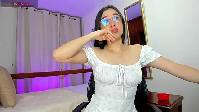 Snapshot of Elisabetta_Amour chatting on May 8, 2026, 9:57 am Elisabetta Amour online show from May 8, 2026, 9:57 am