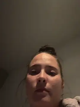 Poppylooloo online show from May 1, 2026, 8:03 pm