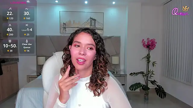 Snapshot of sienna_luxor chatting on May 2, 2026, 6:57 pm sienna luxor online show from May 2, 2026, 6:57 pm
