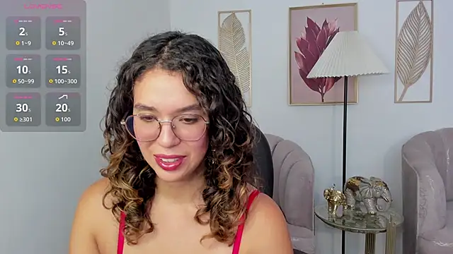 Snapshot of sienna_luxor chatting on May 22, 2026, 5:44 pm sienna luxor online show from May 22, 2026, 5:44 pm