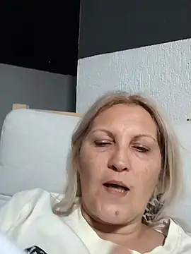 Divineblond online show from April 24, 2026, 6:21 pm