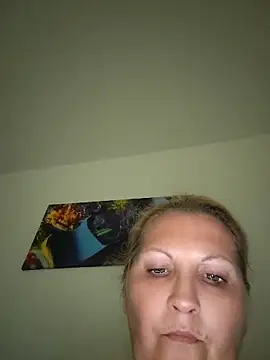 Snapshot of Divineblond chatting on June 6, 2026, 9:09 pm Divineblond online show from June 6, 2026, 9:09 pm