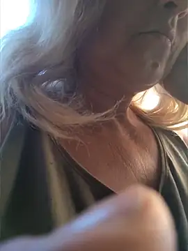 Snapshot of Divineblond chatting on June 7, 2026, 5:18 pm Divineblond online show from June 7, 2026, 5:18 pm