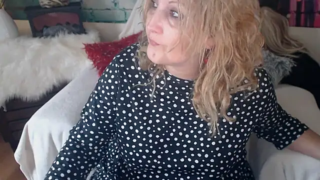 Divineblond online show from March 12, 2025, 8:19 am